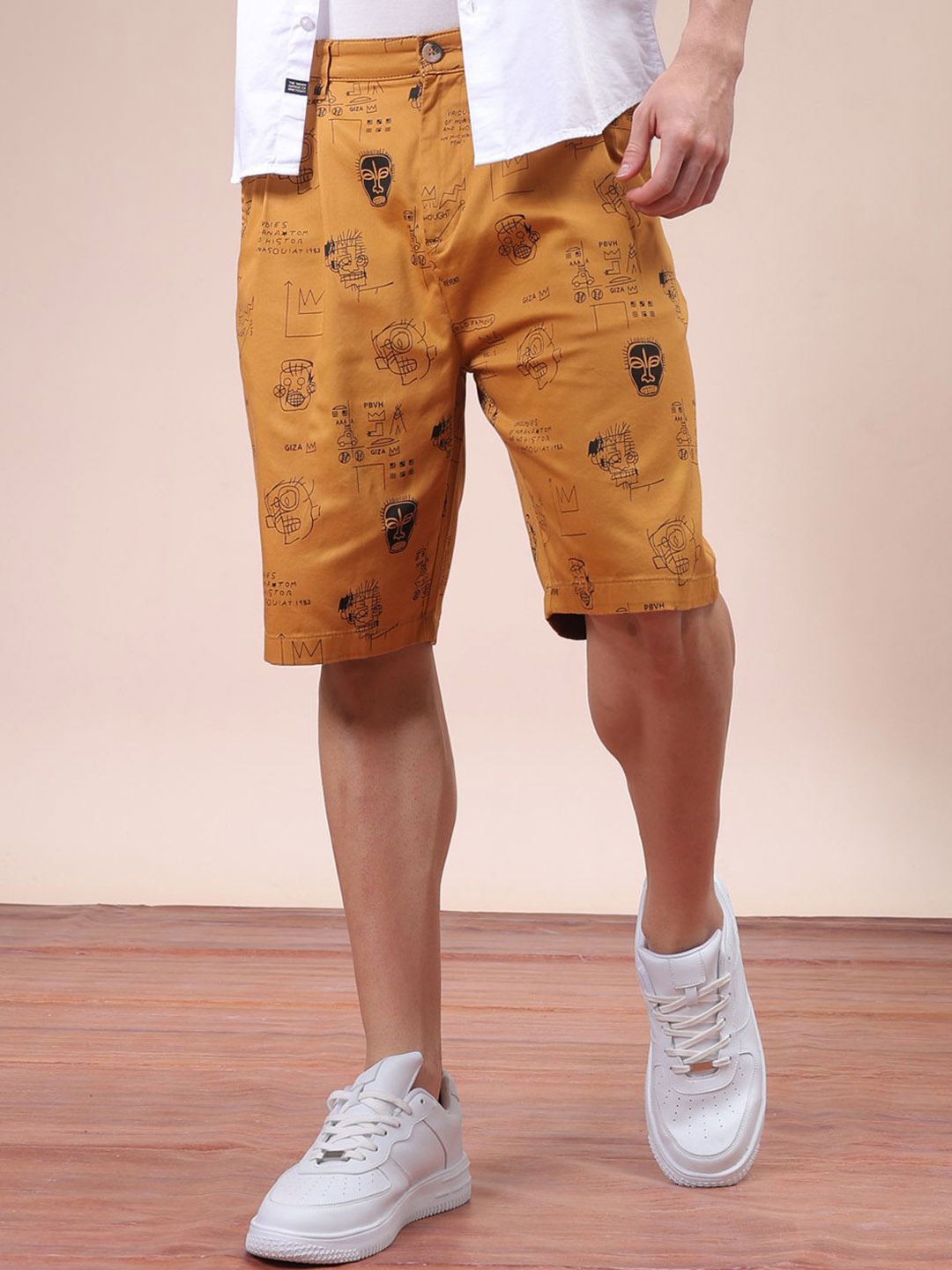 

The Indian Garage Co Men Printed Relaxed Fit Mid-Rise Shorts, Tan