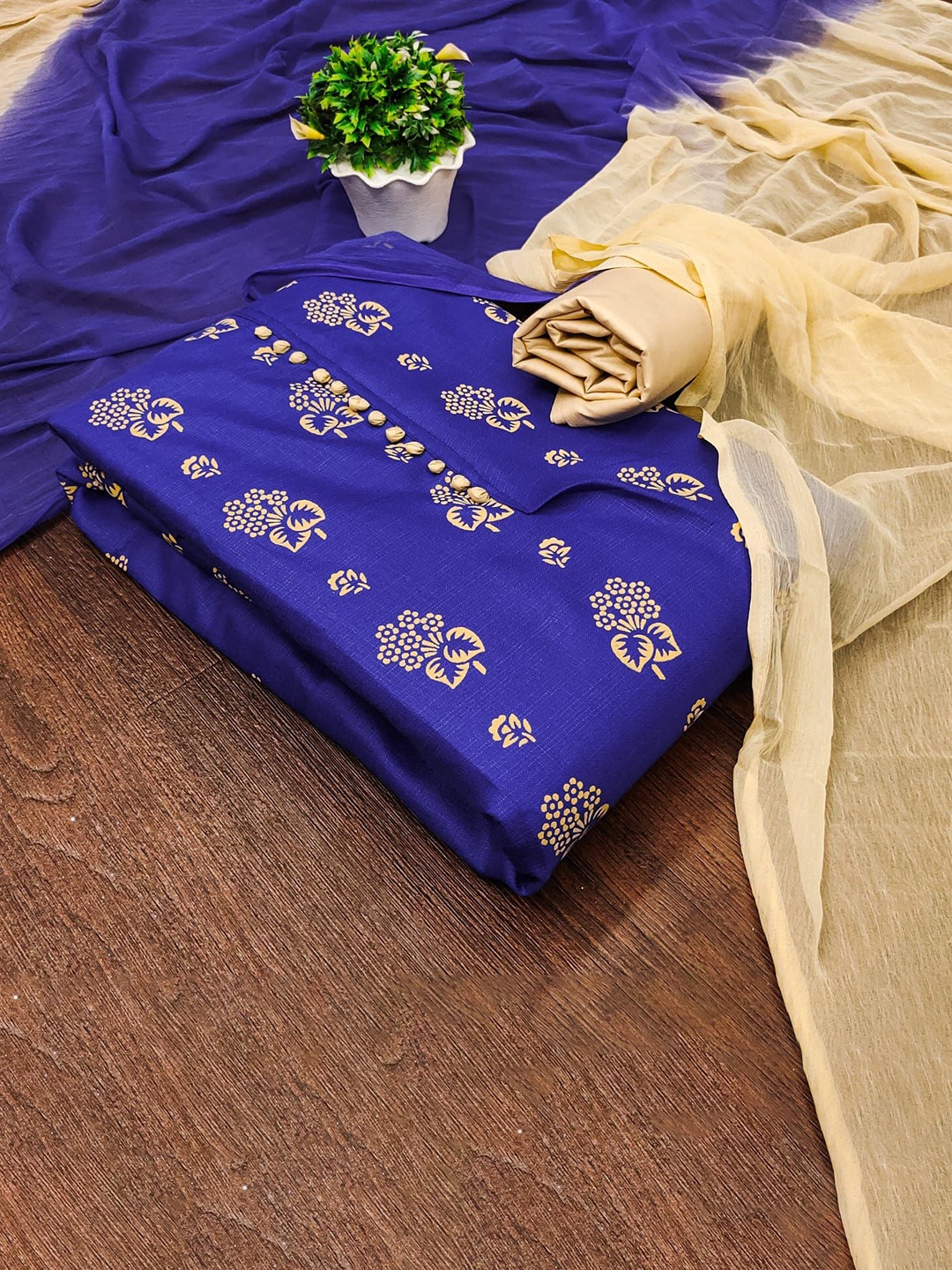 

Maroosh Printed Unstitched Dress Material, Blue