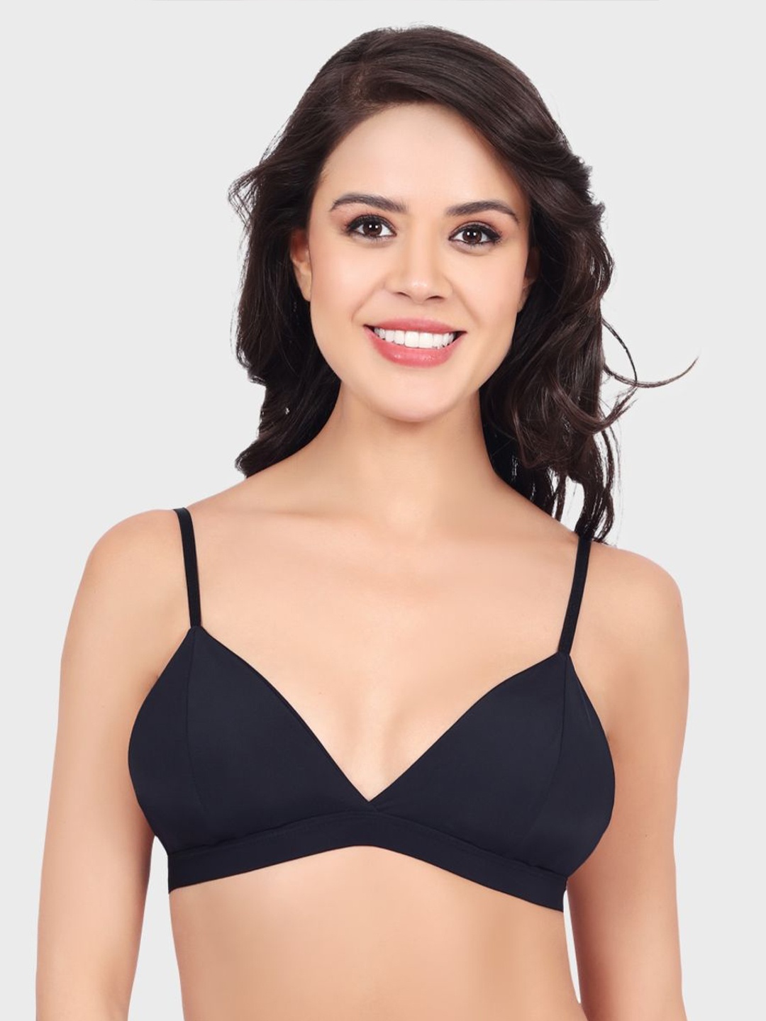 

Luella Women Seamless Wire Free Plunge Bra, Black