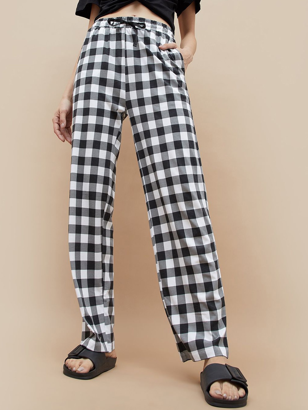 

Ginger by Lifestyle Women Checked Mid-Rise Lounge Pant, Black