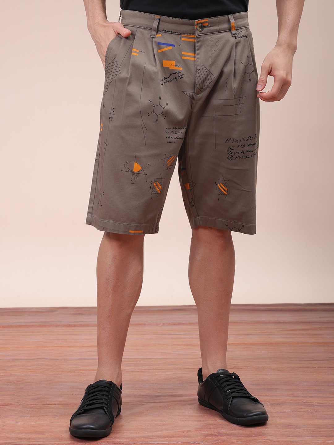 

The Indian Garage Co Men Printed Regular Shorts, Olive