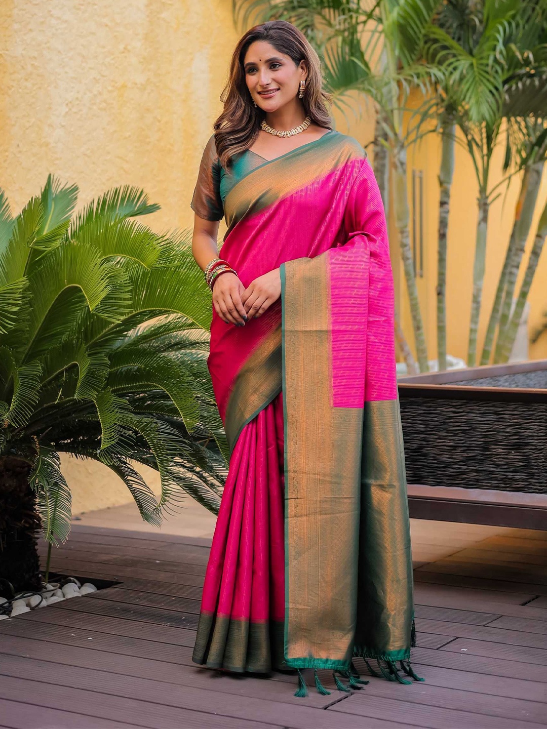 

Kandora Woven Design Zari Pure Silk Kanjeevaram Saree, Pink