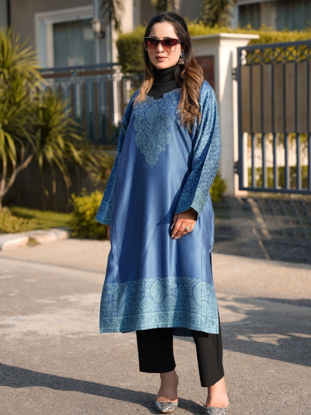 

HOUSE OF KIRNA'S WITH LOGO OF HOK Women Ethnic Motifs Embroidered Straight Kurta, Blue