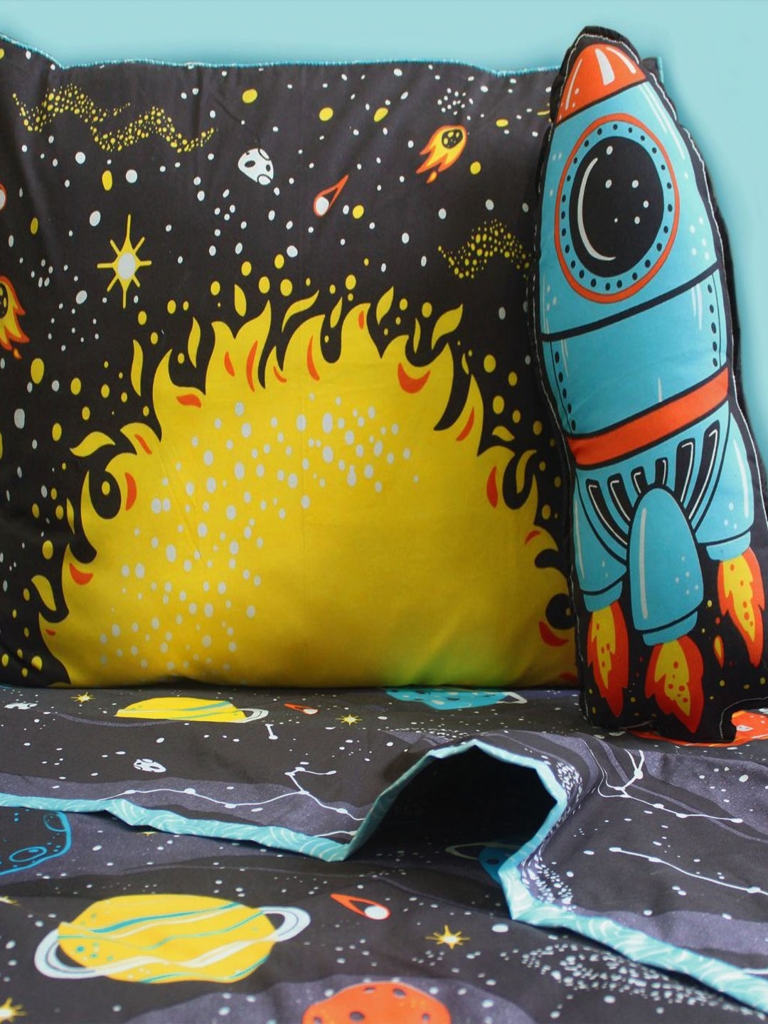 

Silverlinen Black & Blue Cartoon Characters Cotton 5 Pcs Double King Bedding Set
