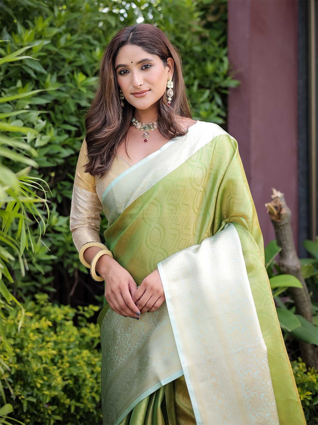 

Kandora Woven Design Zari Pure Silk Banarasi Saree, Green