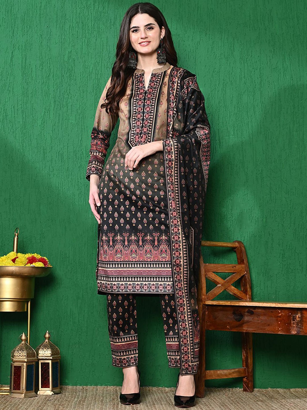 

Sangria Floral Printed Winter Velvet Kurta & Trouser With Dupatta, Black