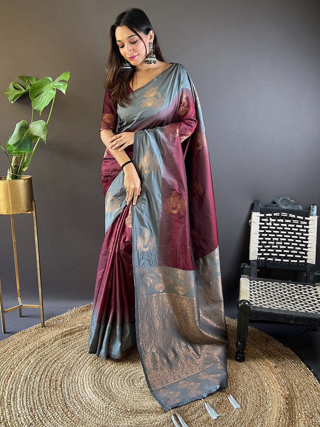 

Mitera Woven Design Zari Saree With Blouse Piece, Maroon
