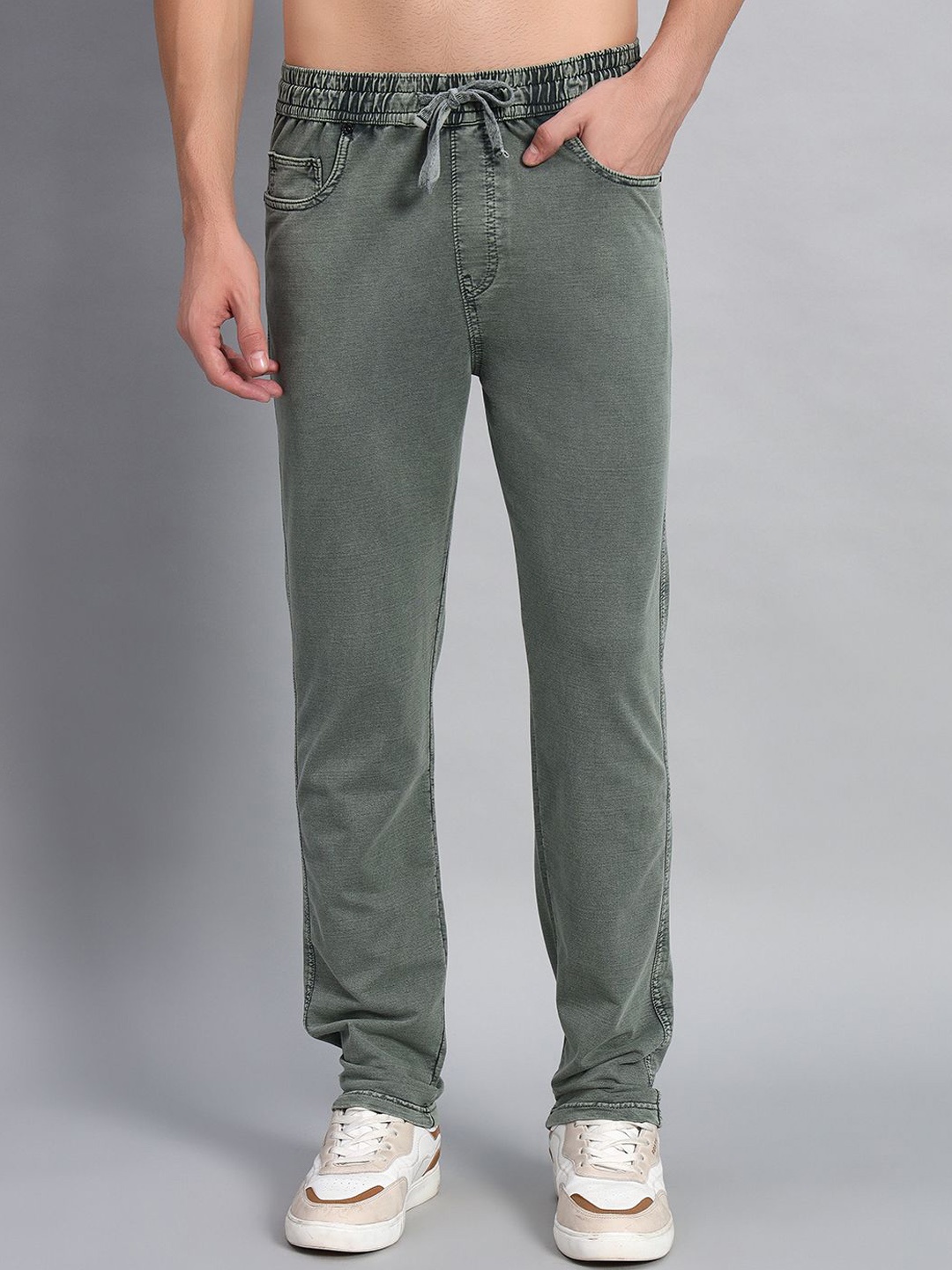 

AECK Men Straight Fit Mid-Rise Trousers, Olive