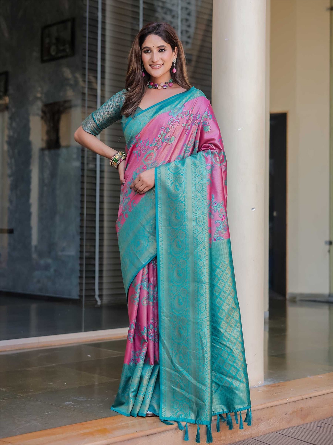 

Kandora Woven Design Pure Silk Heavy Work Dharmavaram Saree, Pink