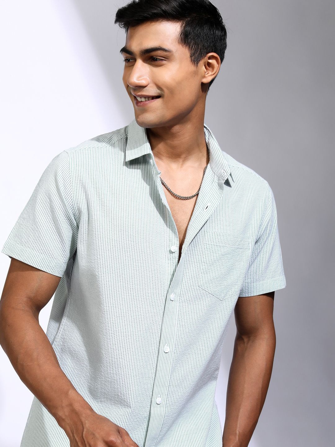

LOCOMOTIVE Men Cutaway Collar Vertical Striped Cotton Casual Shirt, White