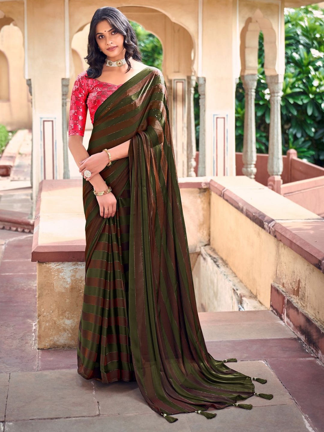 

MAHALASA Striped Saree With Blouse Piece, Green