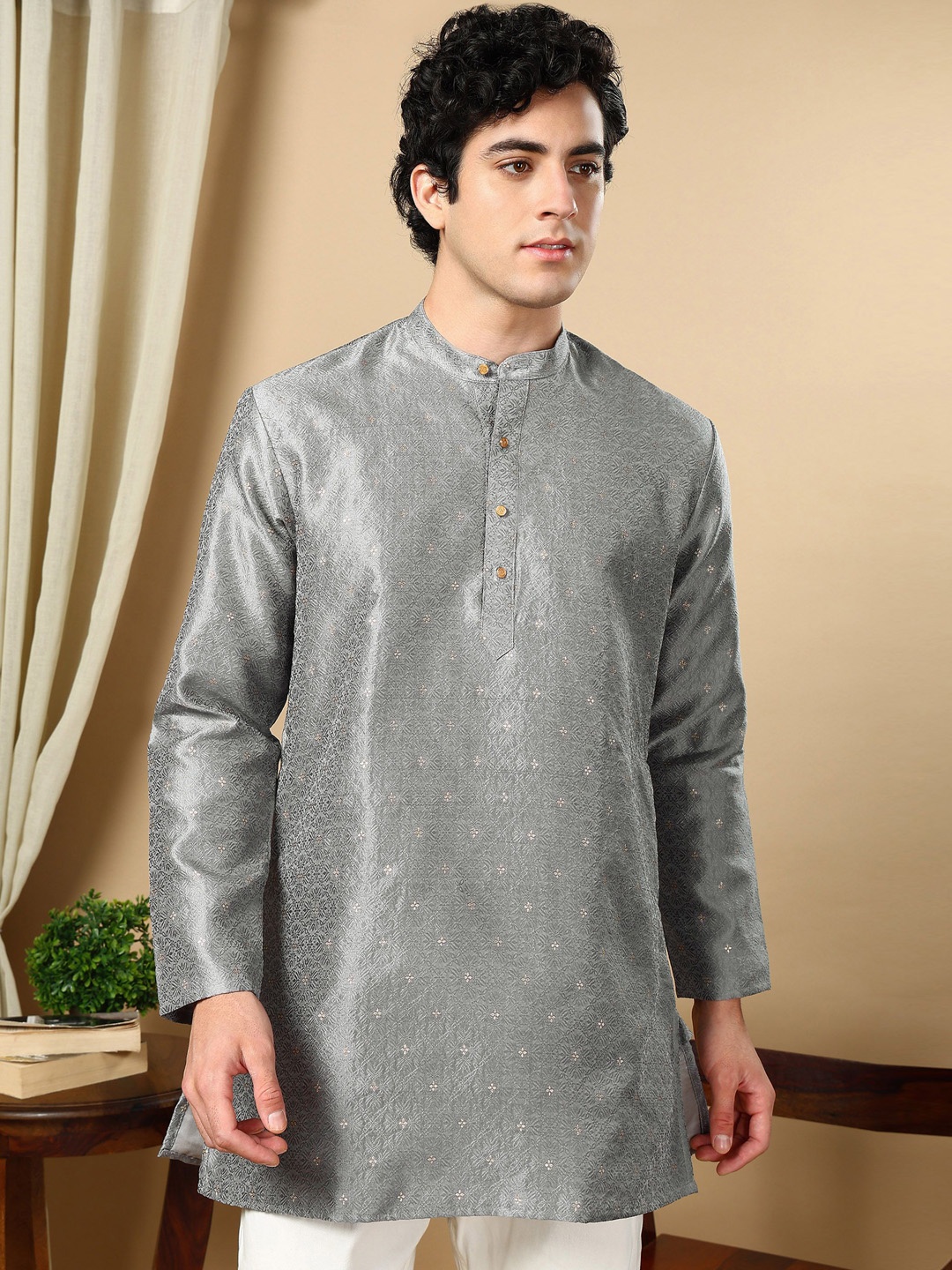 

TATTVA Floral Woven Design Thread Work Mandarin Collar Straight Short Kurta, Grey