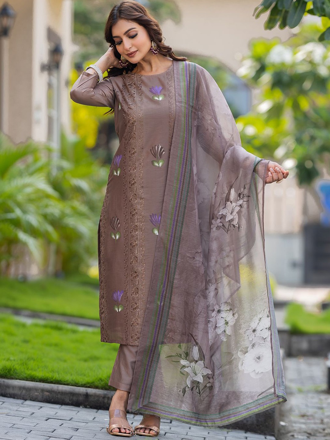 

MITTOO Floral Embroidered Three-Quarter Sleeves Chanderi Silk Kurta & Trouser With Dupatta, Coffee brown