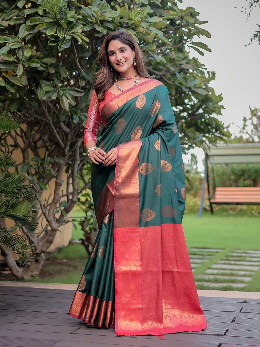 

Kandora Woven Design Zari Pure Silk Heavy Work Banarasi Saree, Green