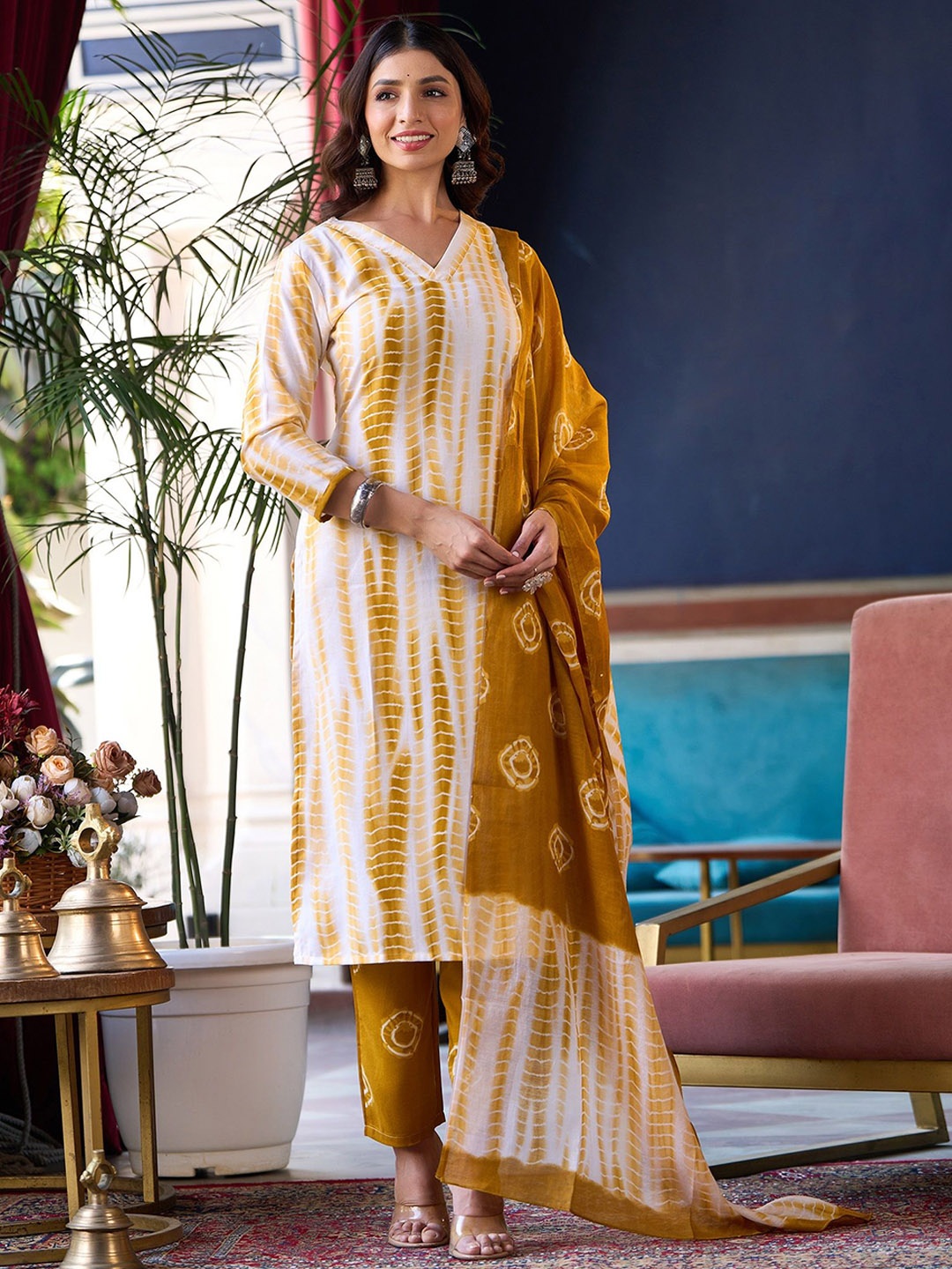 

KLOSIA V-Neck Abstract Tie-Dye Straight Kurta with Trouser & Dupatta, Yellow