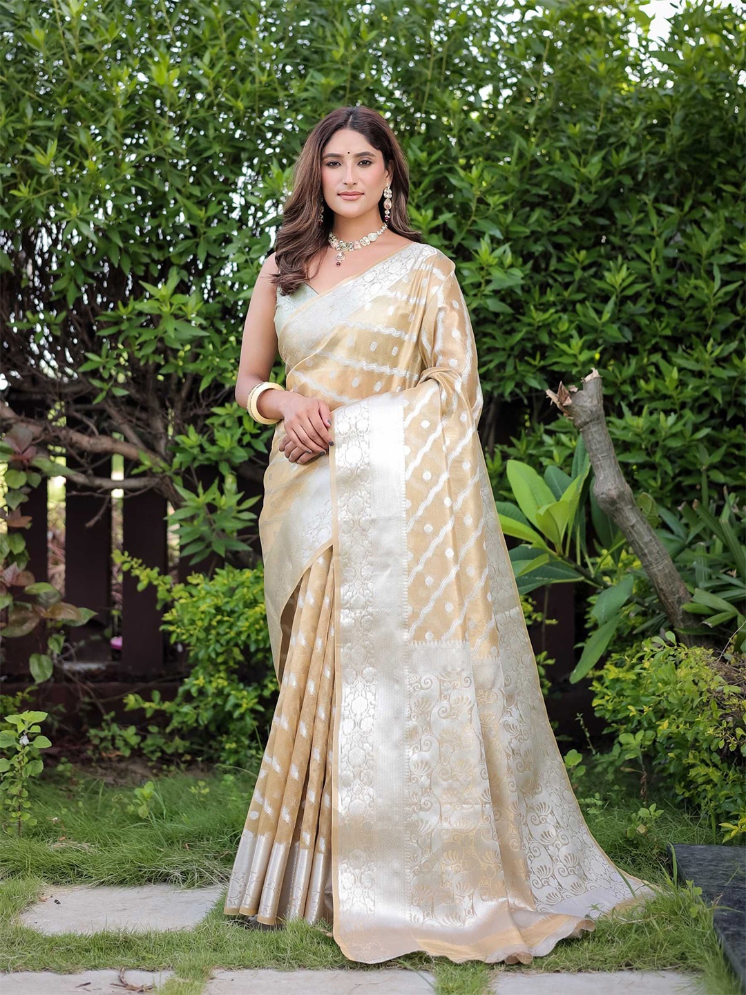 

Kandora Woven Design Zari Pure Silk Banarasi Saree, Yellow