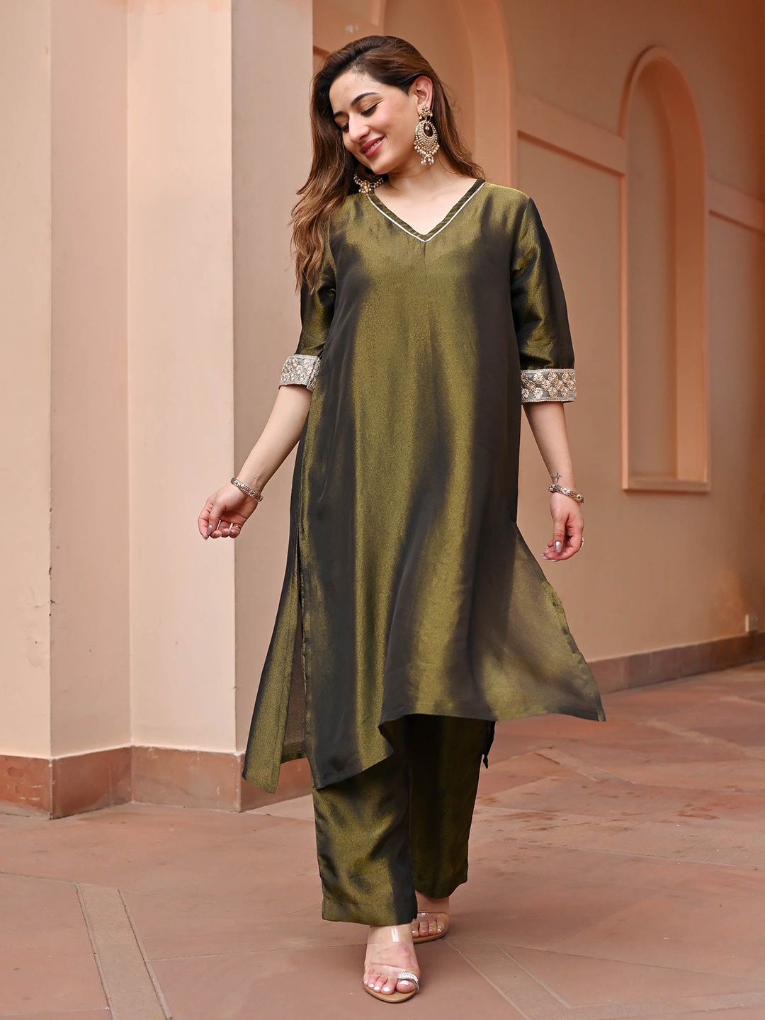 

Bunaai Straight Tissue Kurta with Trousers & Dupatta, Olive