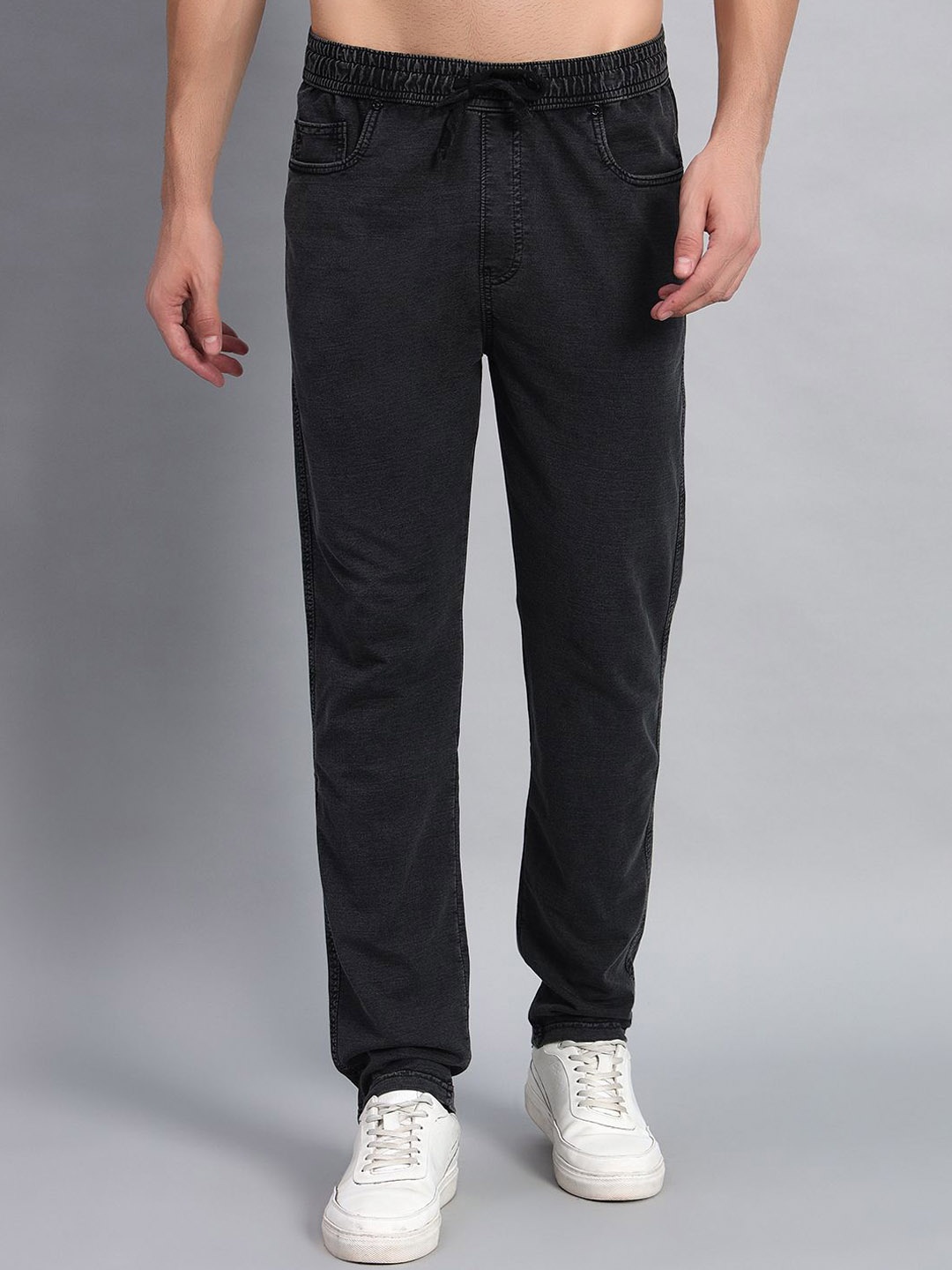 

AECK Men Mid-Rise Regular Trousers, Black