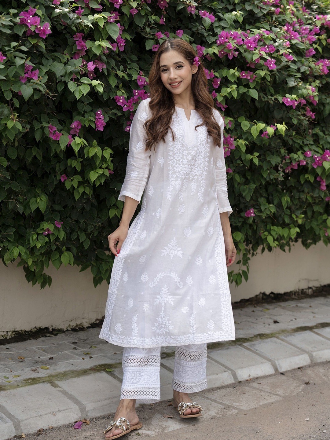 

HOUSE OF KARI Floral Embroidered Chikankari Kurta, White