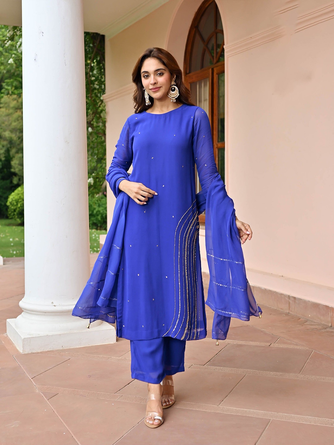 

Bunaai Floral Embroidered Straight Kurta With Trousers & Dupatta, Blue