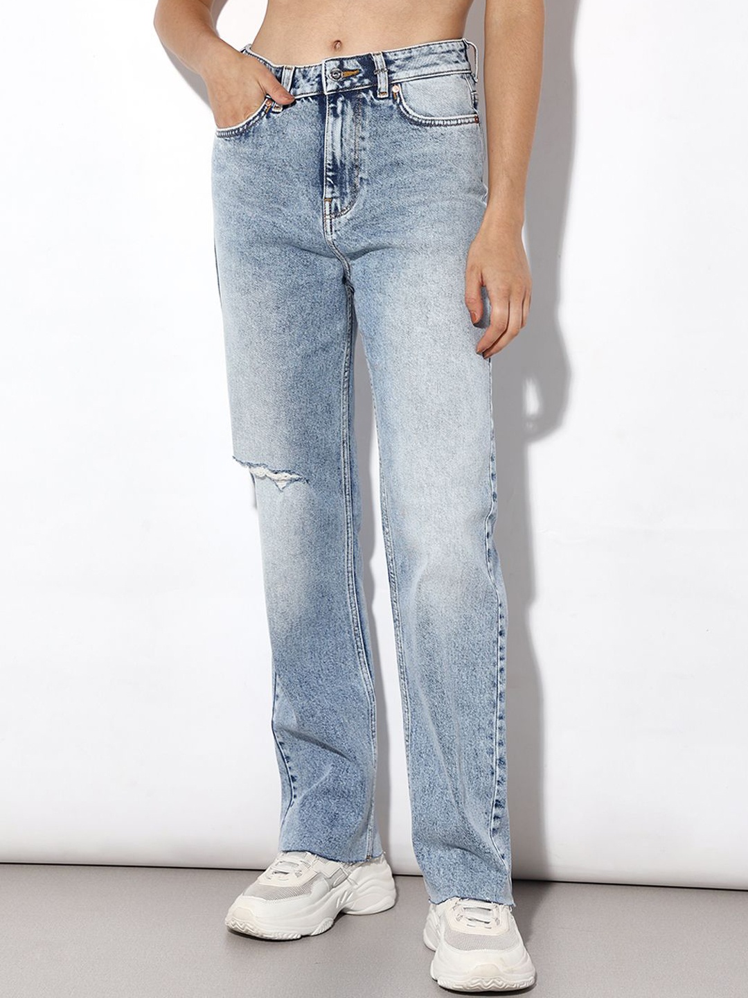 

ONLY Women Straight Fit Mildly Distressed Heavy Fade Jeans, Blue