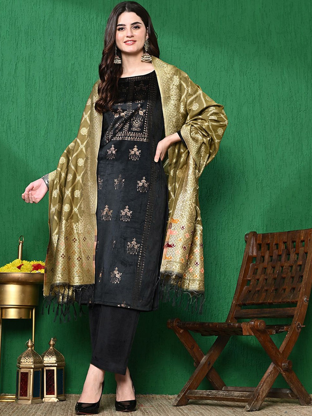 

Sangria Floral Printed Winter Velvet Straight Kurta & Trouser With Dupatta, Black