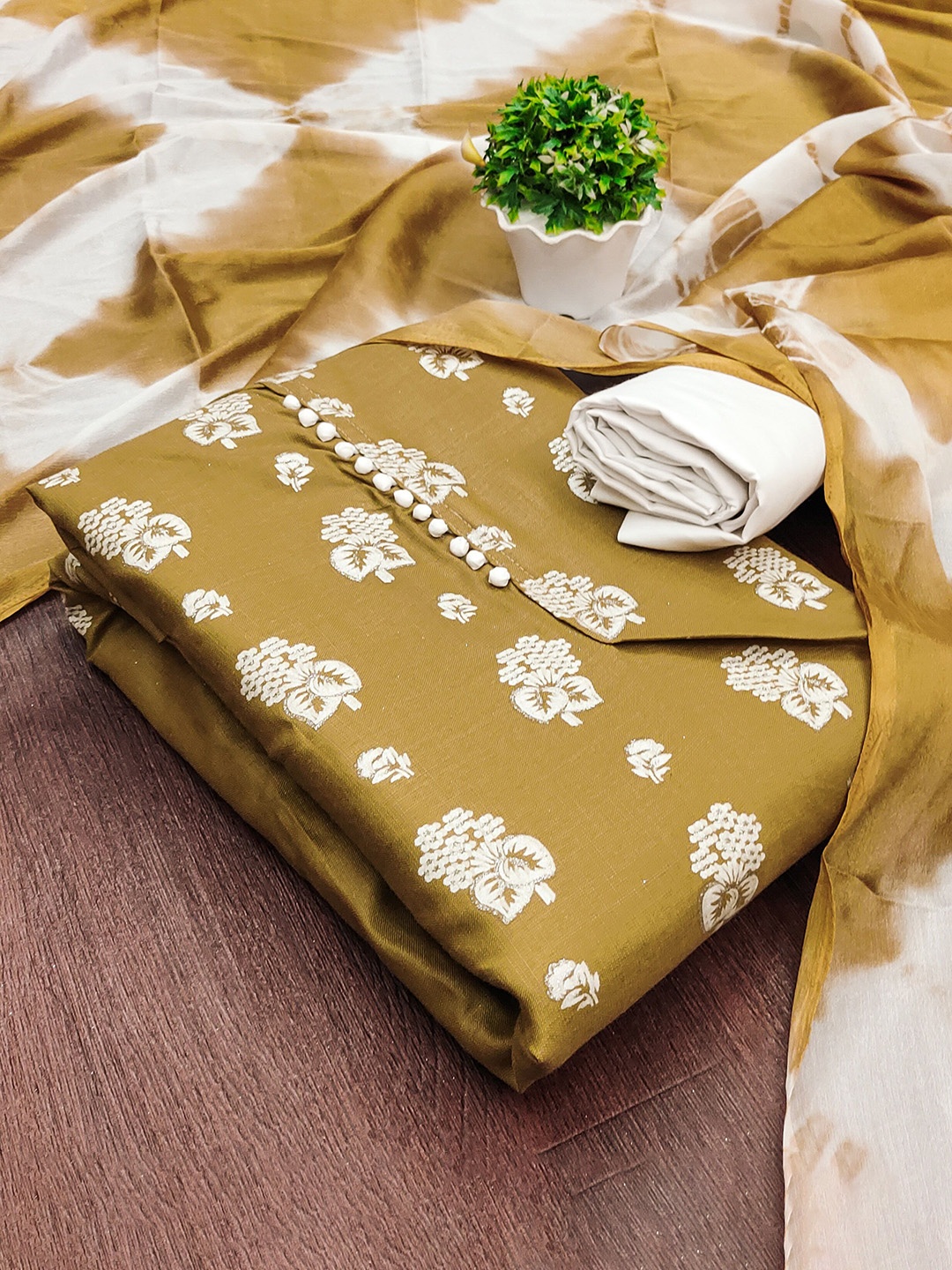 

Maroosh Printed Unstitched Dress Material, Beige