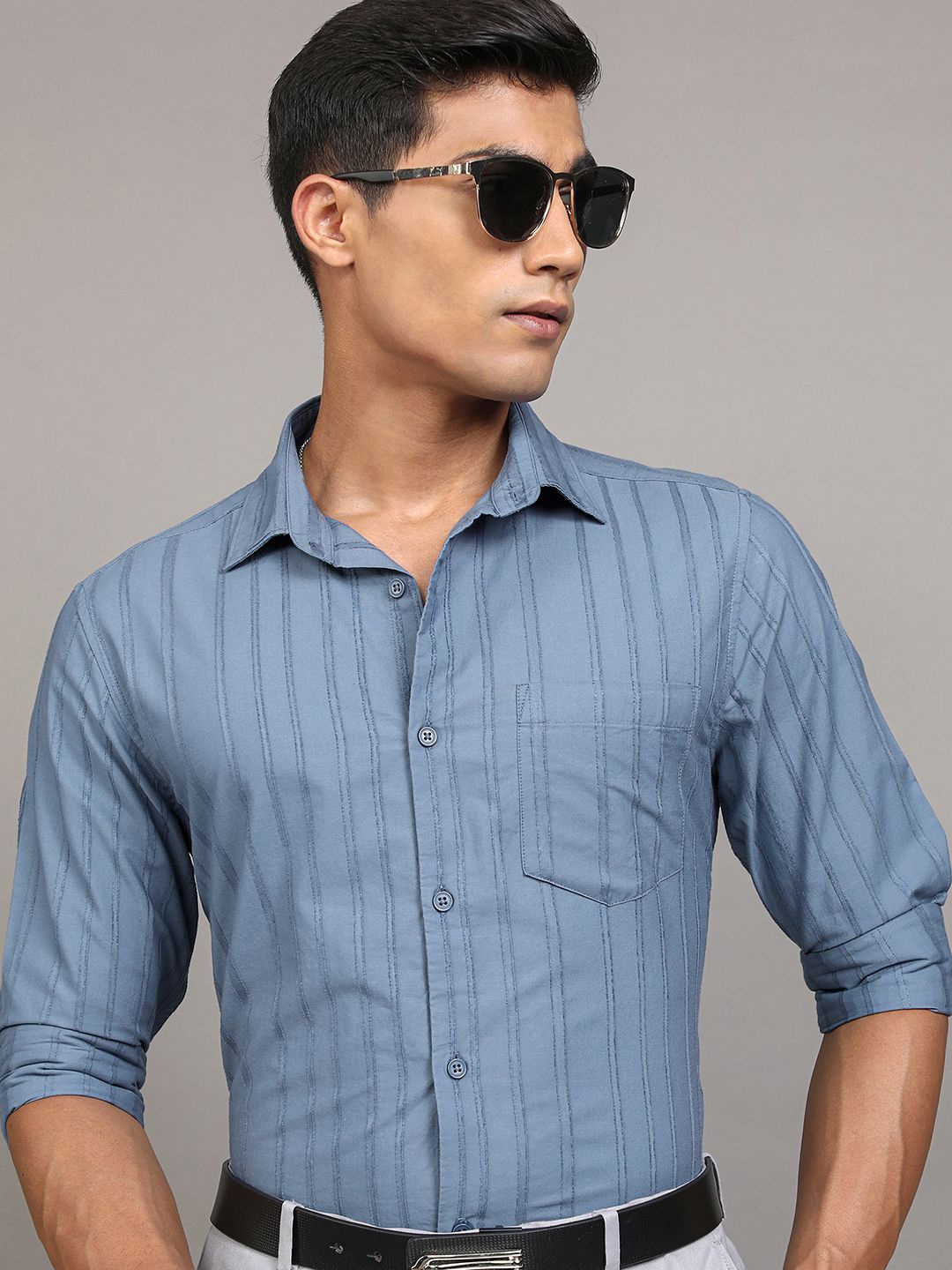 

LOCOMOTIVE Men Cutaway Collar Vertical Striped Cotton Casual Shirt, Blue