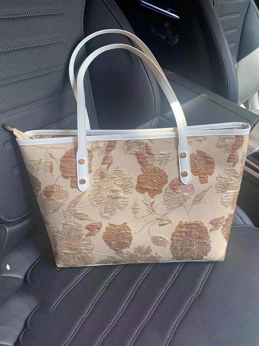 

StyleCast x Revolte Women Floral Printed Shopper Shoulder Bag, Beige