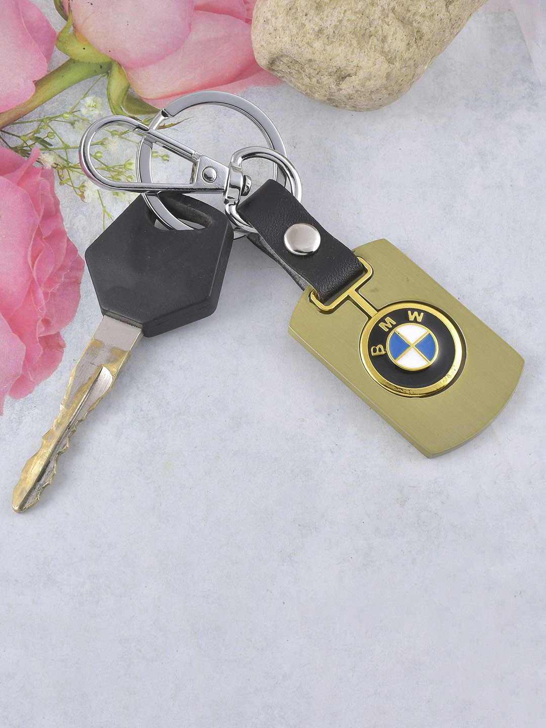 

MEMOIR Textured Gold-Plated Key Chain, Yellow