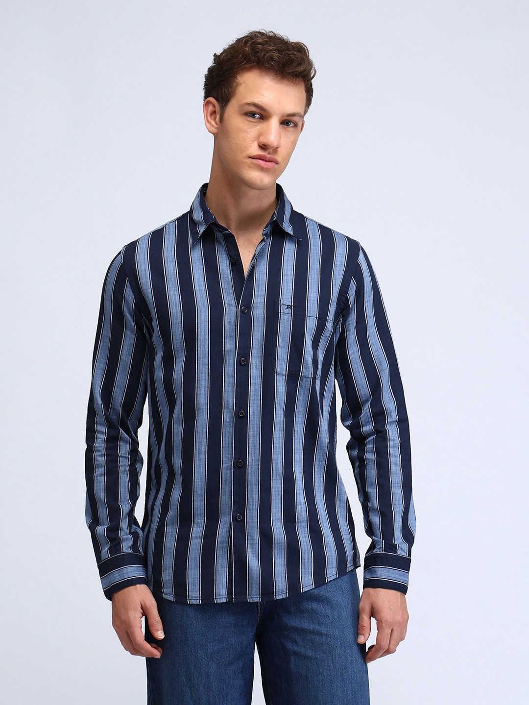 

Flying Machine Men Manhattan Spread Collar Vertical Striped Cotton Slim Fit Casual Shirt, Navy blue