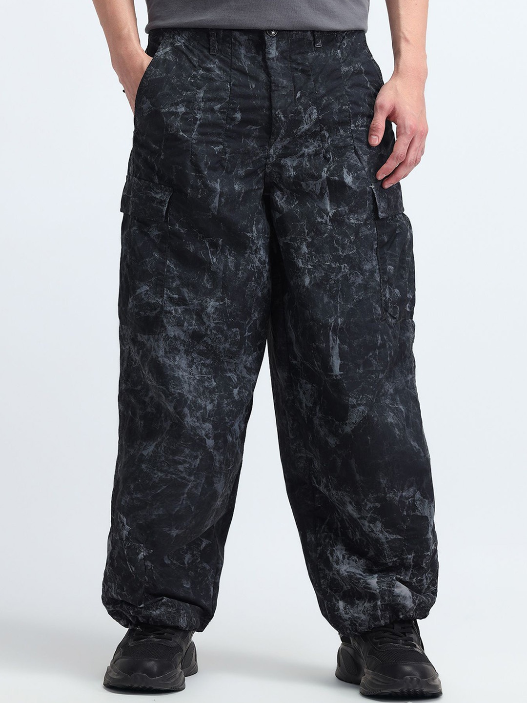 

Flying Machine Men Mid-Rise Tie and Dye Printed Comfort Loose Fit Cargos Trousers, Black