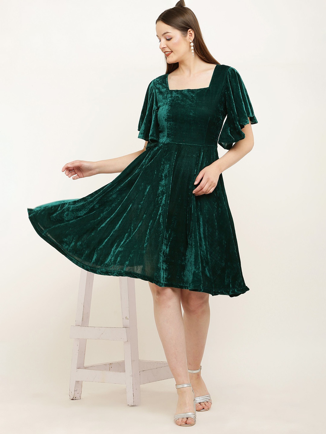 

VIVIENT Women Flared Sleeve Velvet Fit & Flare Dress, Green