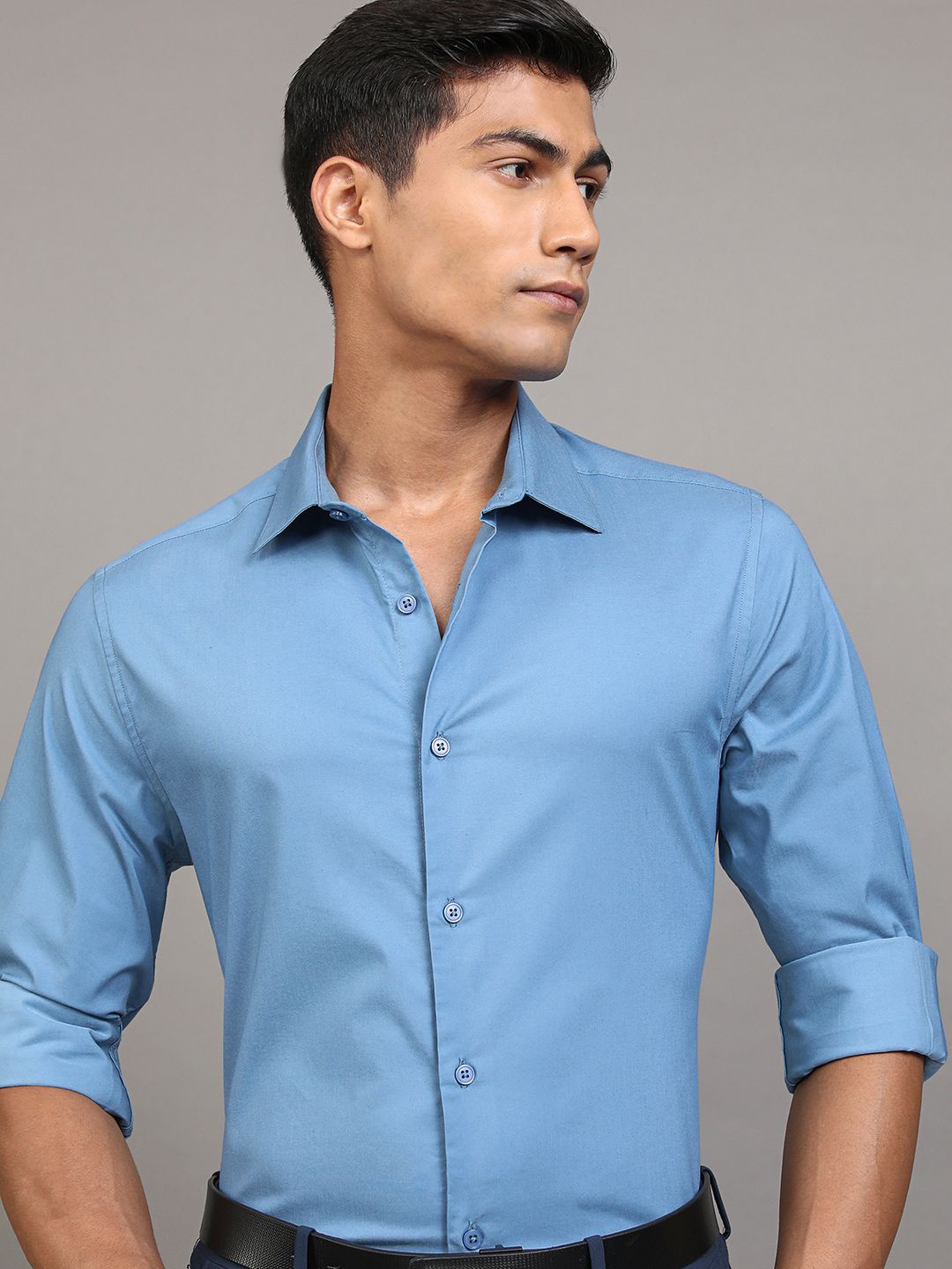 

LOCOMOTIVE Men Cutaway Collar Solid Cotton Slim Fit Casual Shirt, Blue