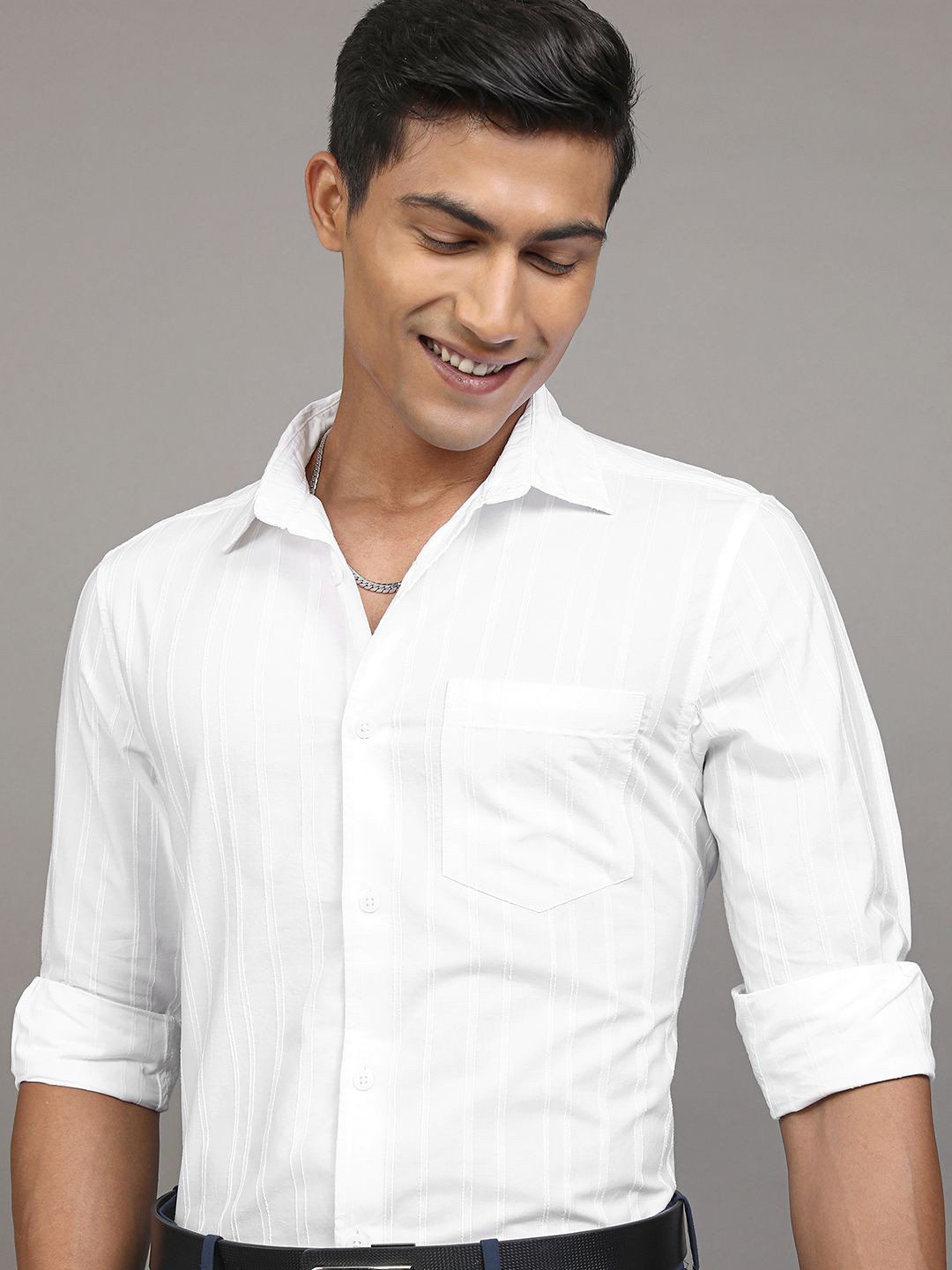 

LOCOMOTIVE Men Cutaway Collar Vertical Striped Cotton Casual Shirt, White