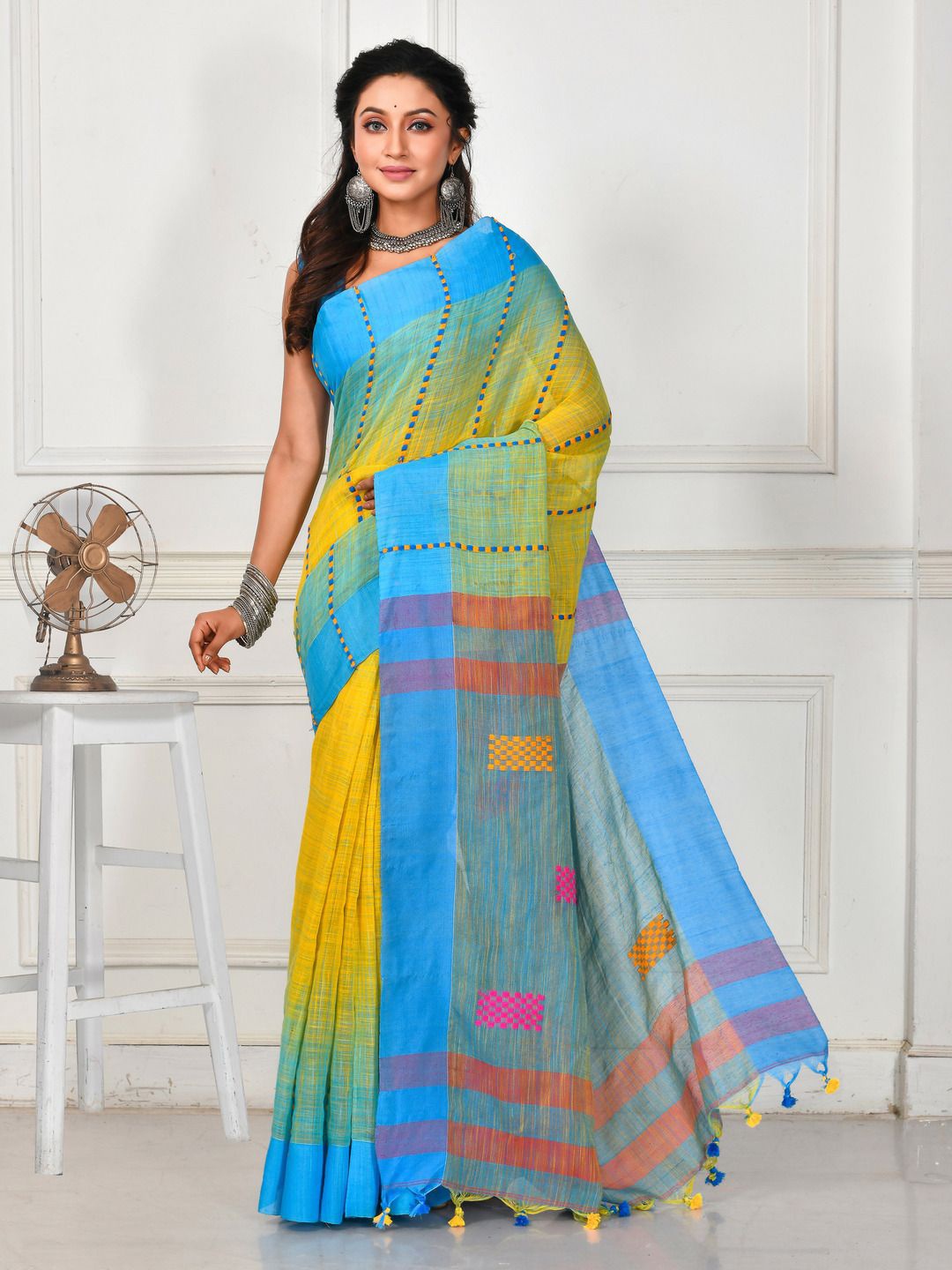 

Crochetin Abstract Printed Pure Cotton Saree, Yellow