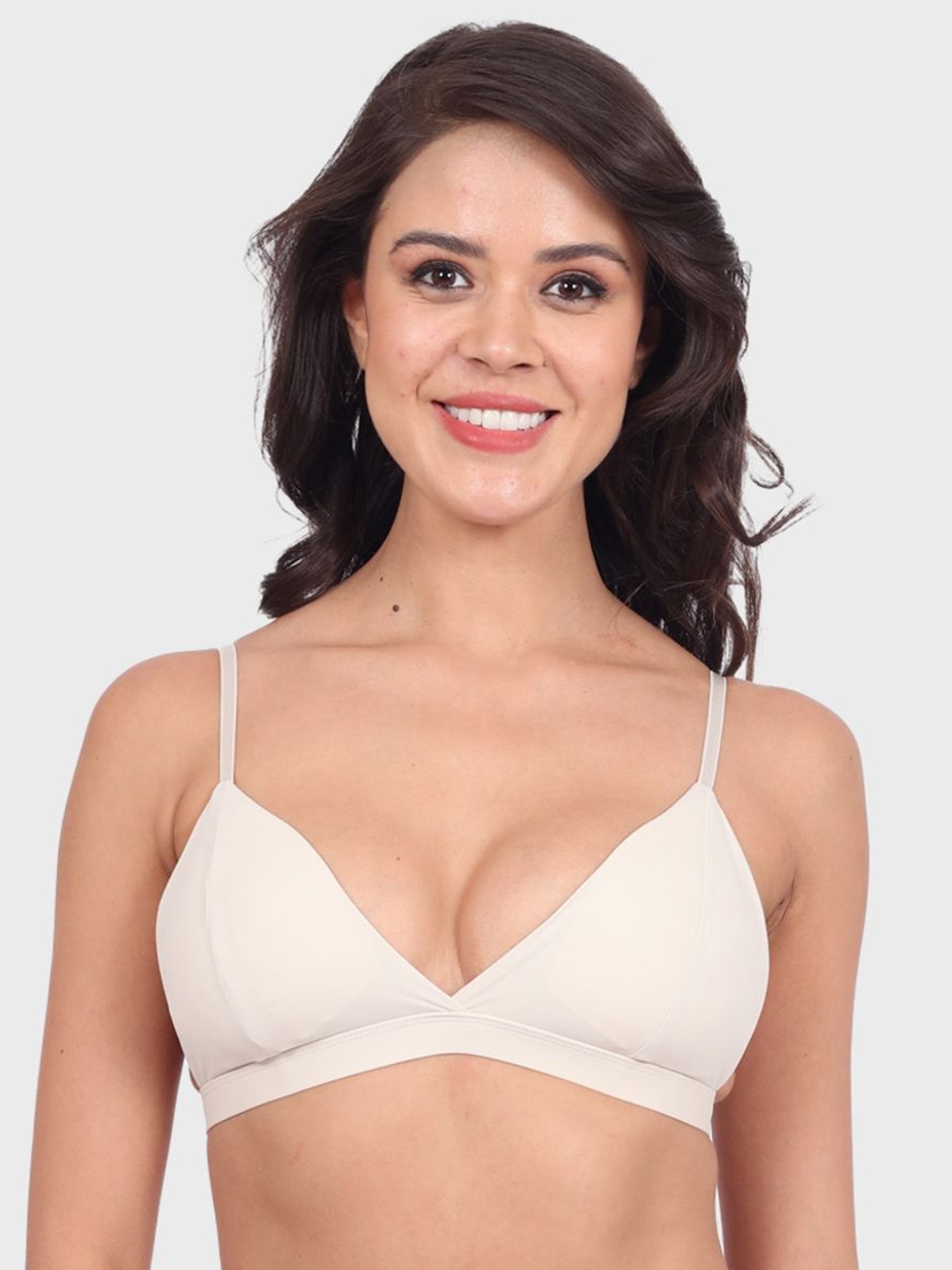 

Luella Women Seamless Wire Free Plunge Bra, Beige