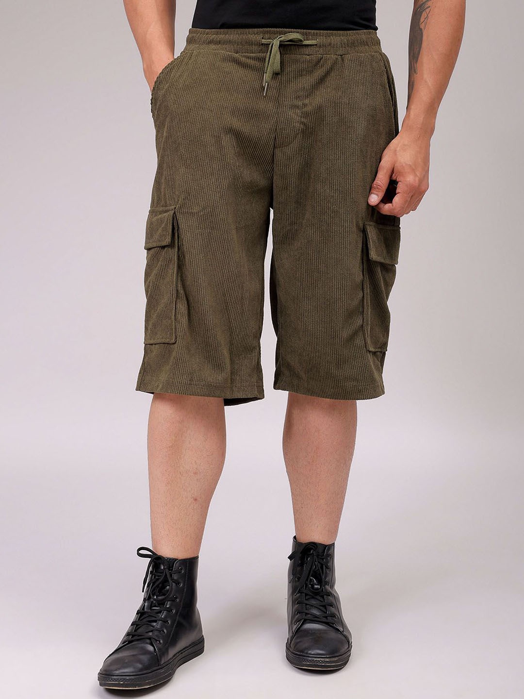 

The Indian Garage Co Men Loose Fit Cargo Shorts, Olive