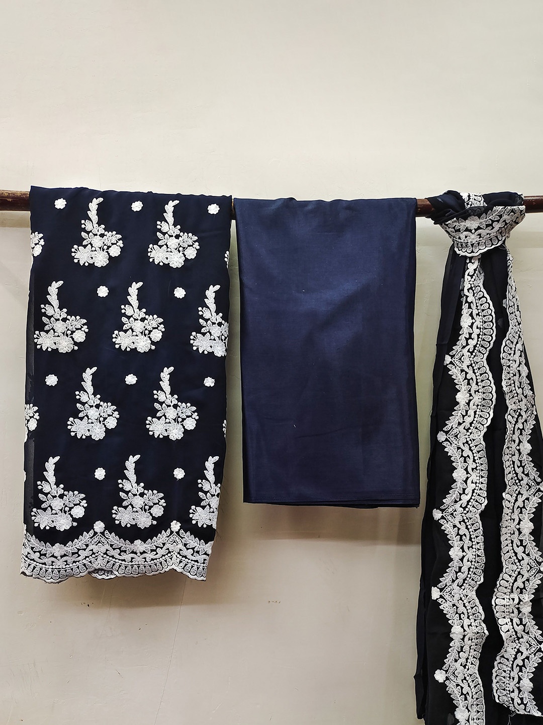 

Maroosh Floral Embroidered Unstitched Dress Material, Blue