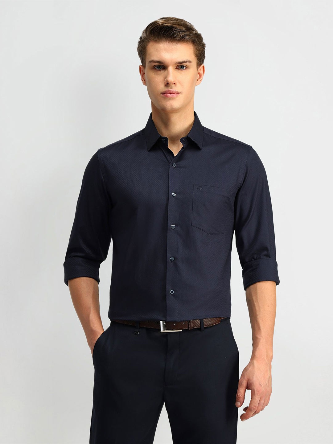 

Arrow Men Manhattan Spread Collar Solid Cotton Slim Fit Formal Shirt, Navy blue