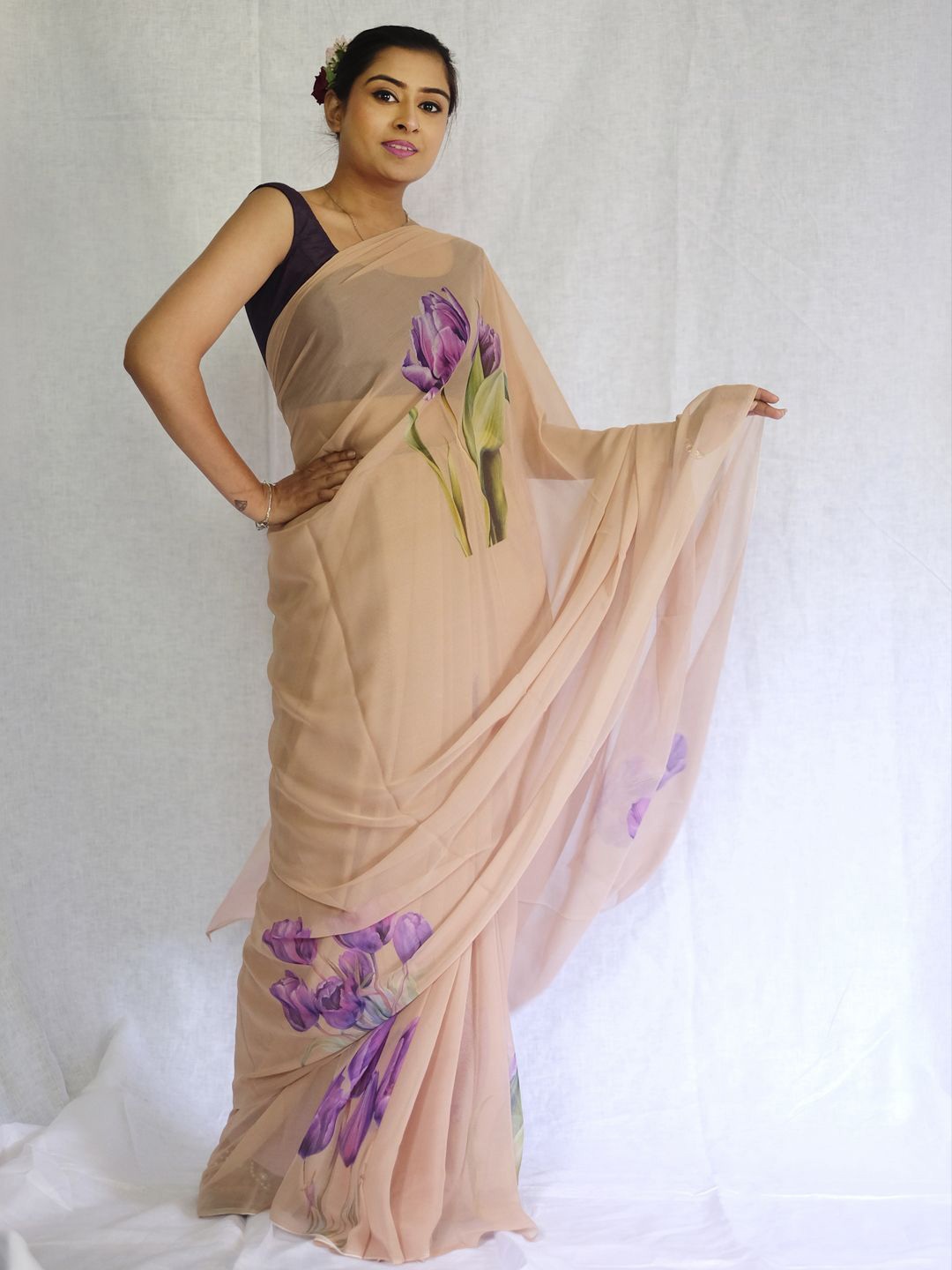 

BBG Royals Floral Printed Pure Chiffon Saree, Beige