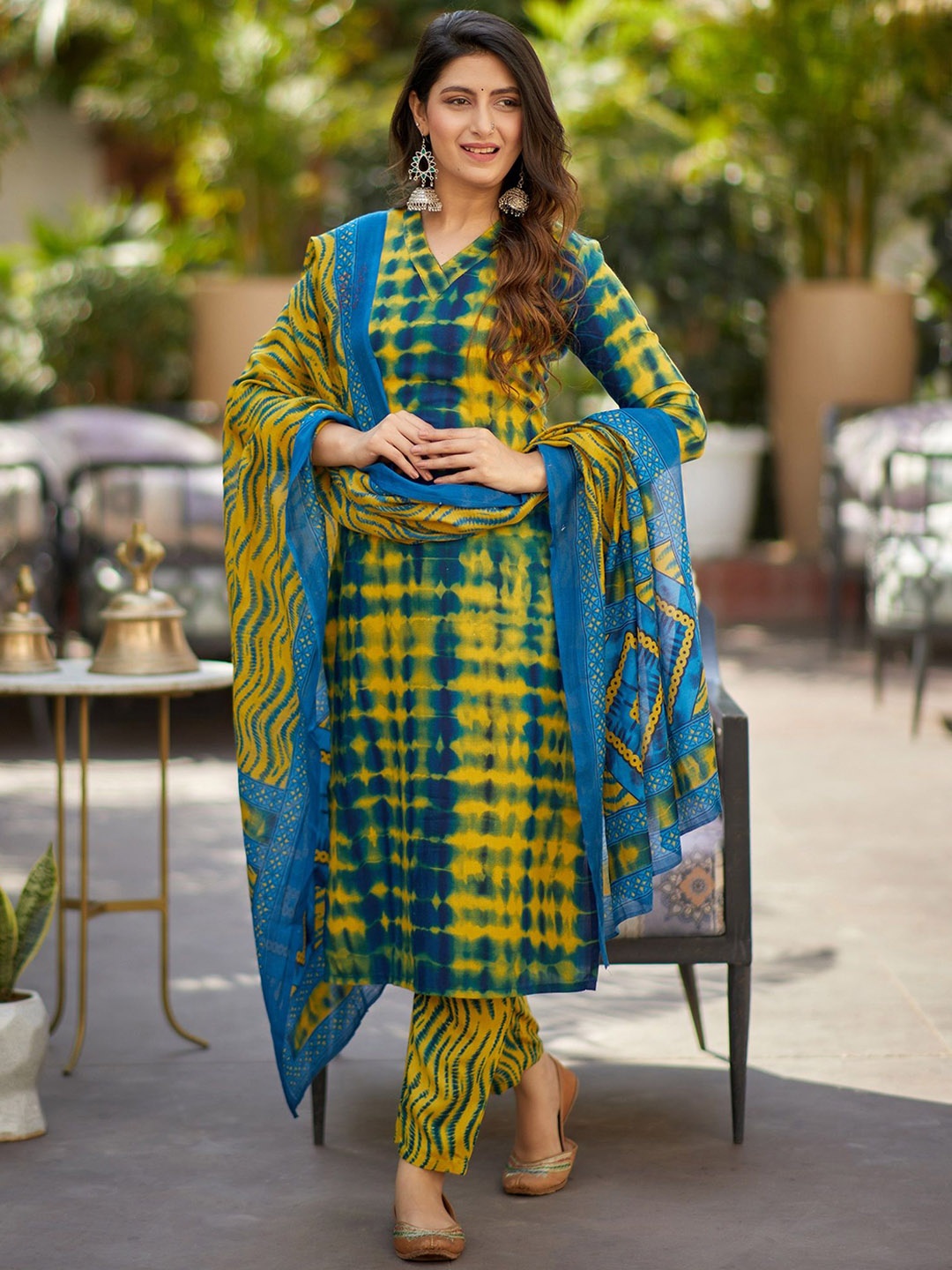 

KLOSIA V-Neck Abstract Tie-Dye Straight Kurta with Trouser & Dupatta, Yellow