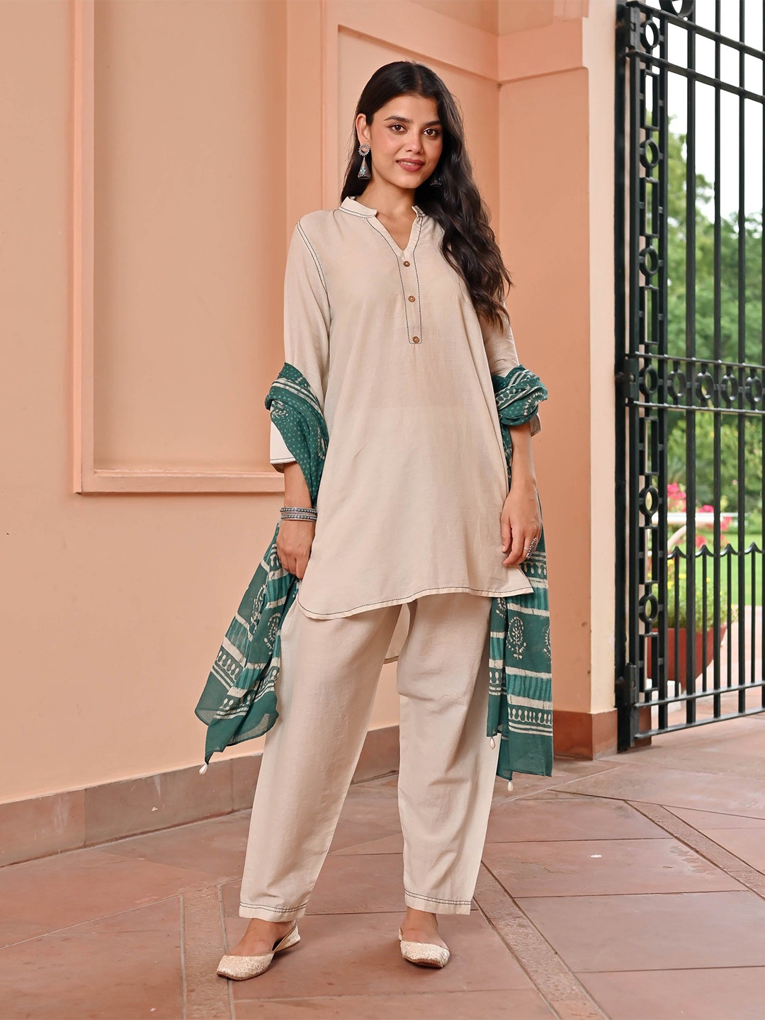 

Bunaai Mandarin Collar Straight Kurta With Trousers & Dupatta, Beige