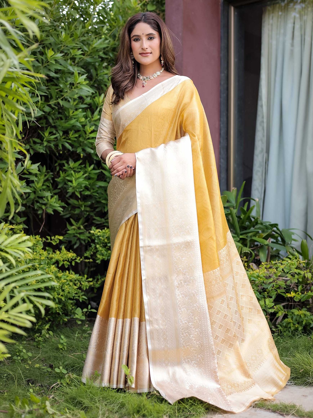

Kandora Woven Design Pure Silk Heavy Work Banarasi Saree, Yellow