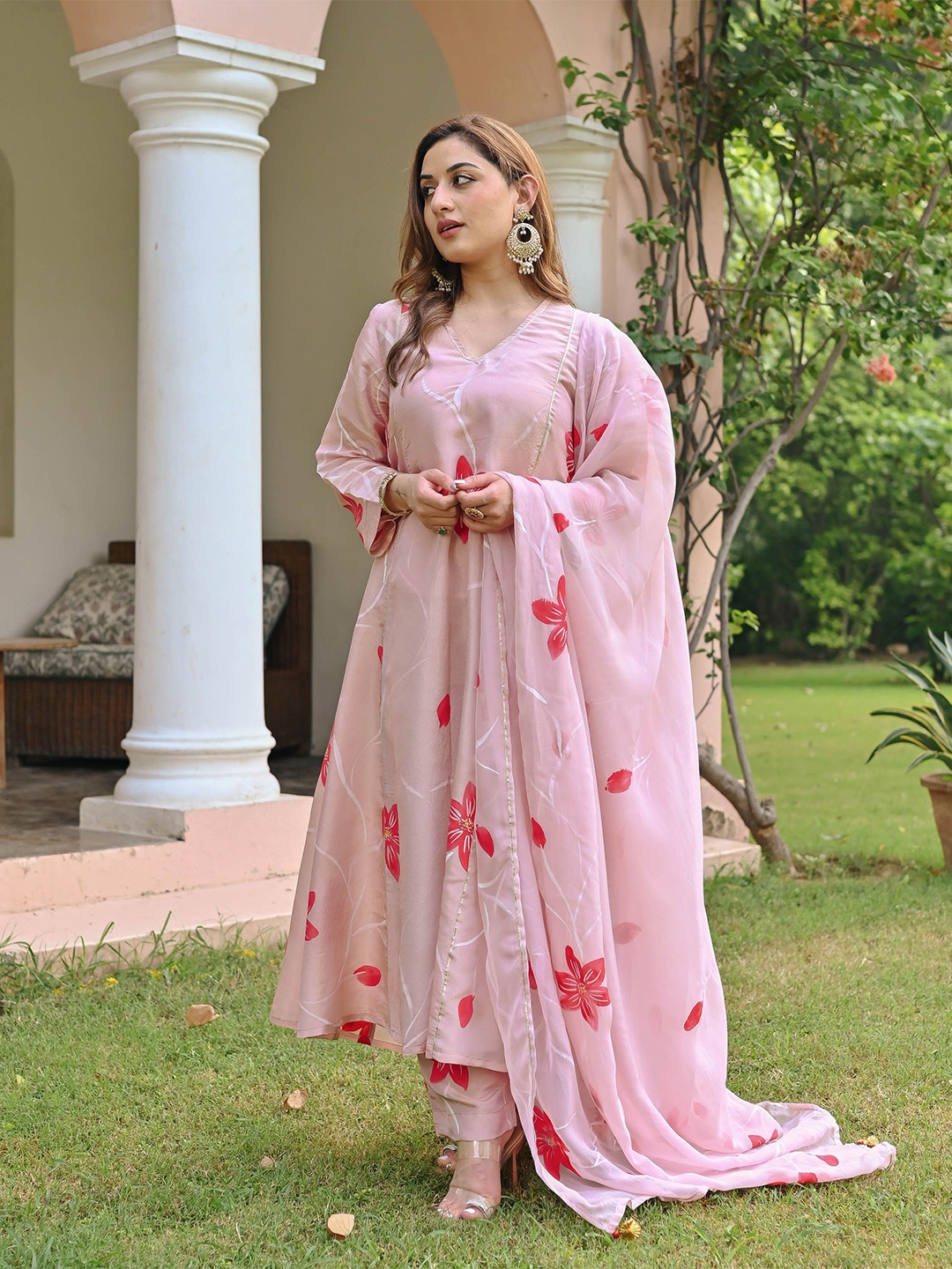 

Bunaai Floral Printed A-Line Tissue Silk Kurta with Trousers & Dupatta, Pink