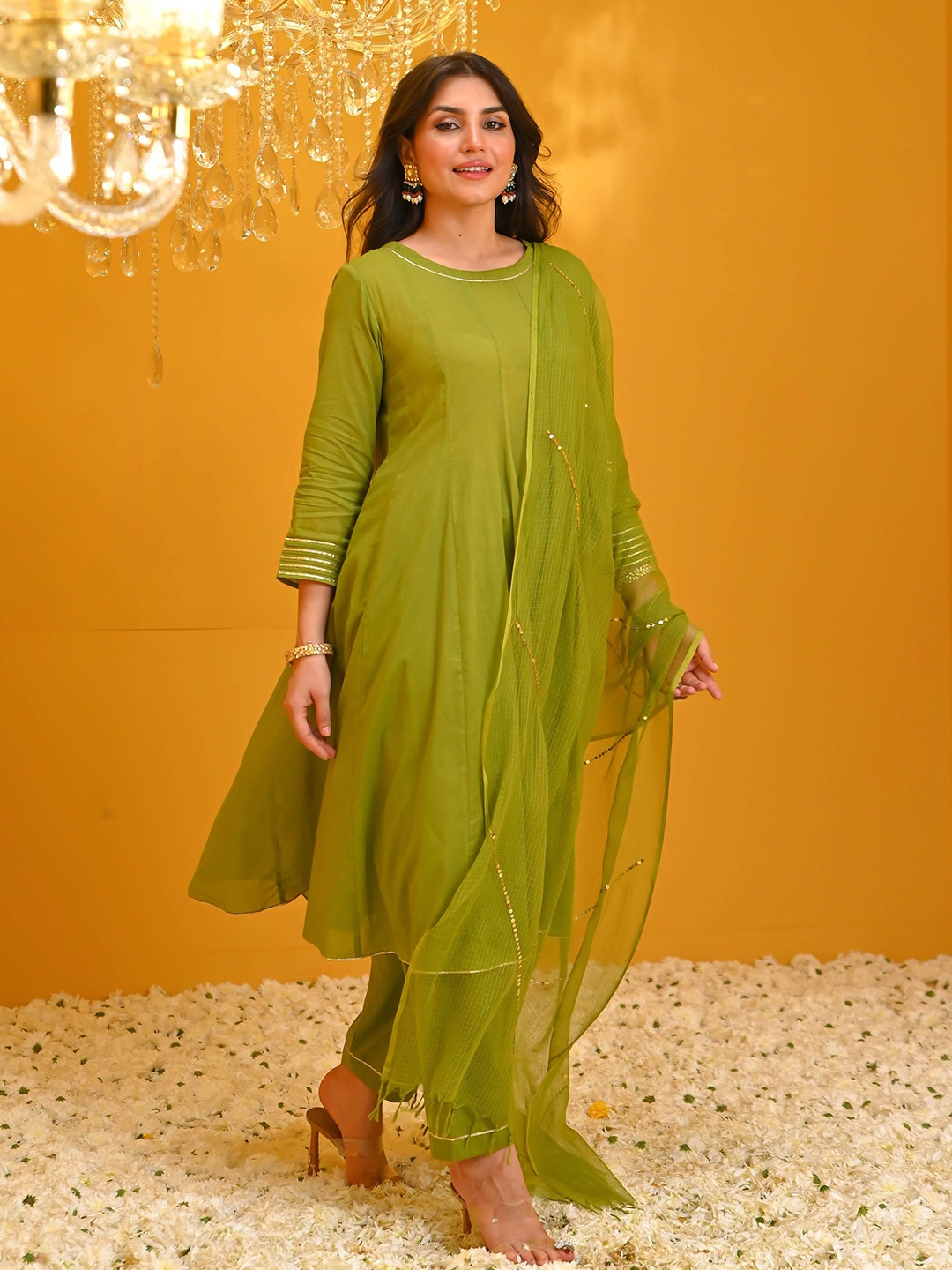 

Bunaai Round Neck Gotta Patti Anarkali Kurta With Trousers & Dupatta, Olive