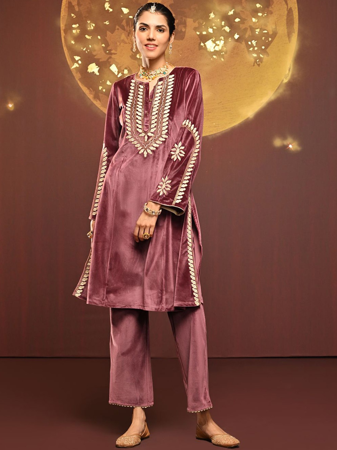 

Lakshita Embroidered Velvet Tunic With Trouser, Pink