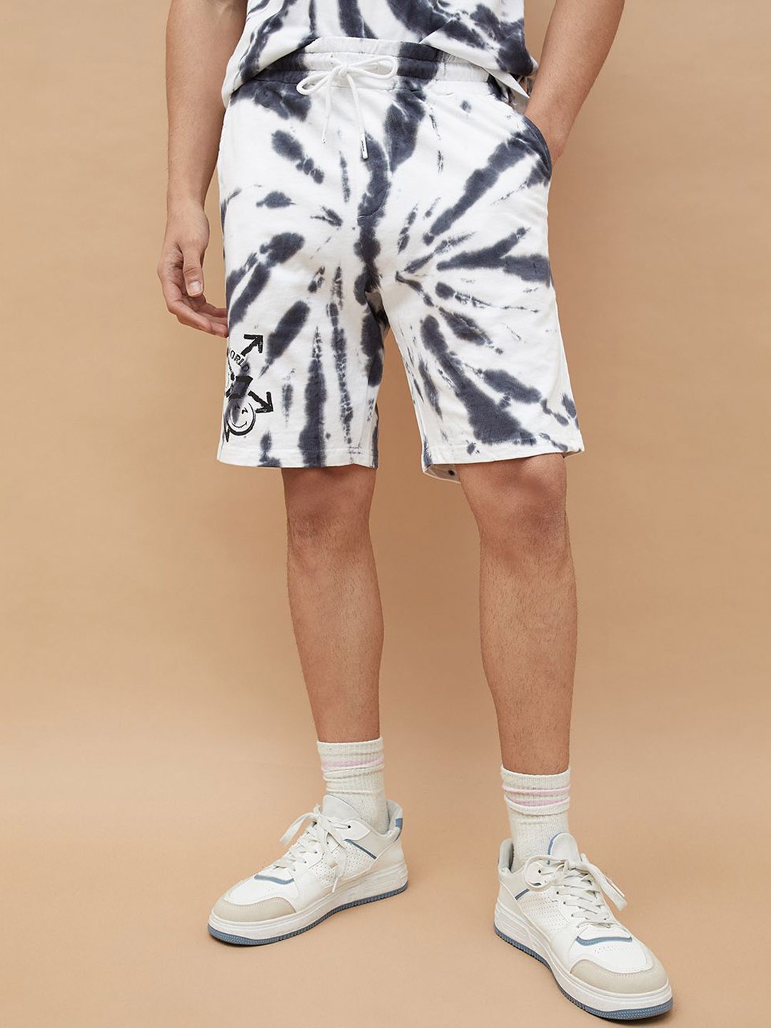 

SmileyWorld Men Printed Shorts, White