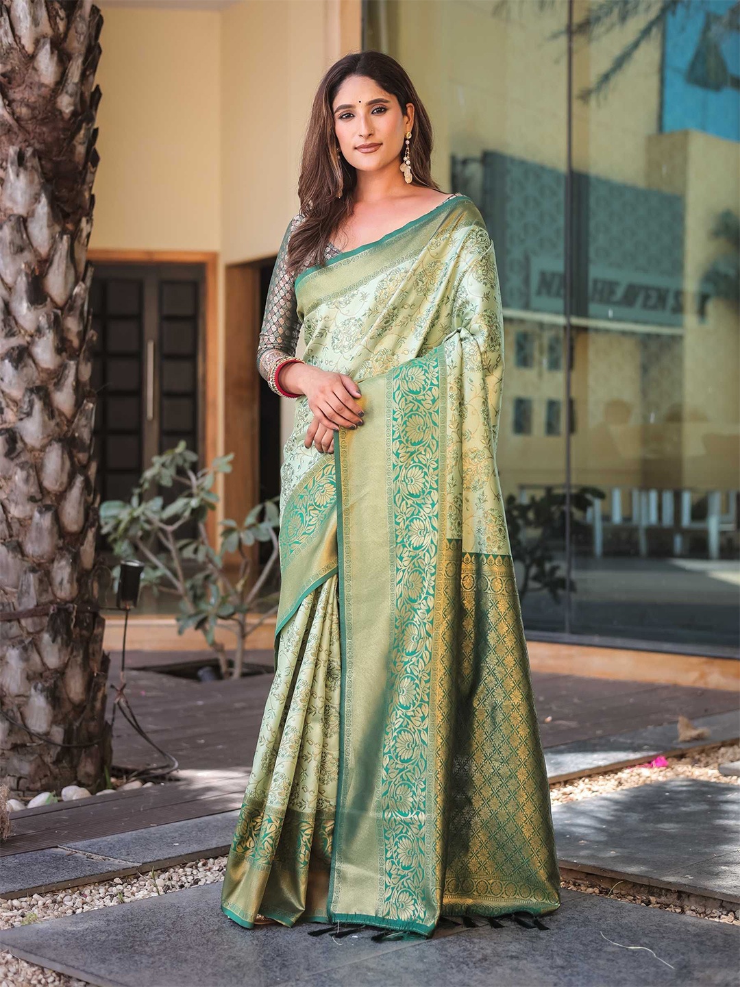

Kandora Woven Design Zari Pure Silk Dharmavaram Saree With Unstitched Blouse Piece, Green