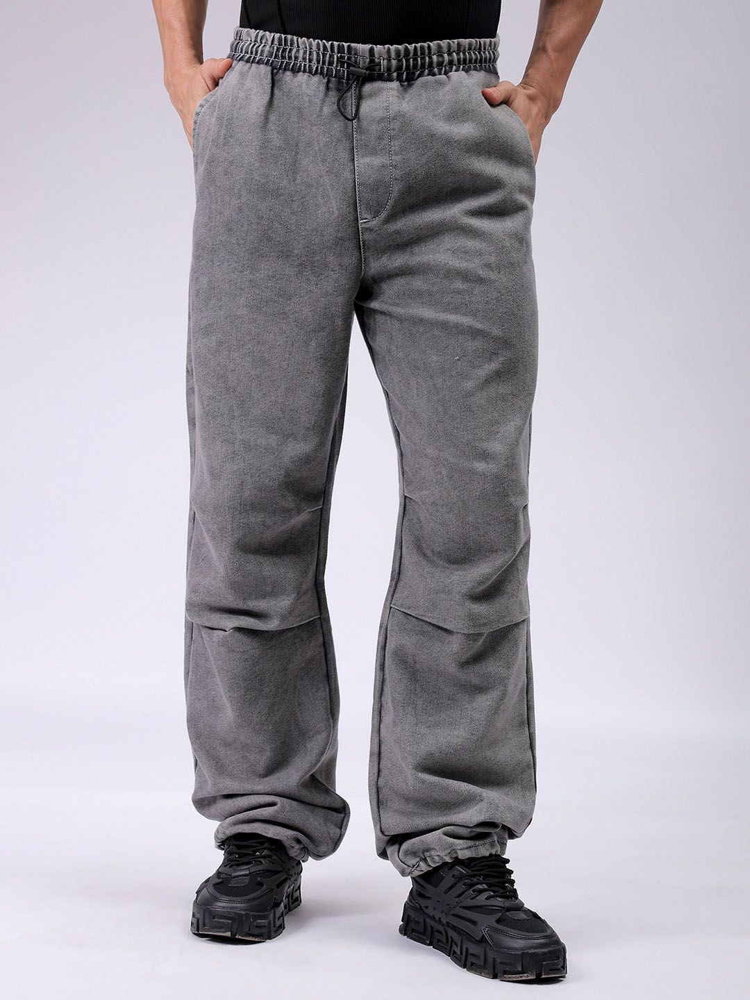 

The Indian Garage Co Men Mid Rise Baggy Tapered Fit Utility Denim Jogger, Grey